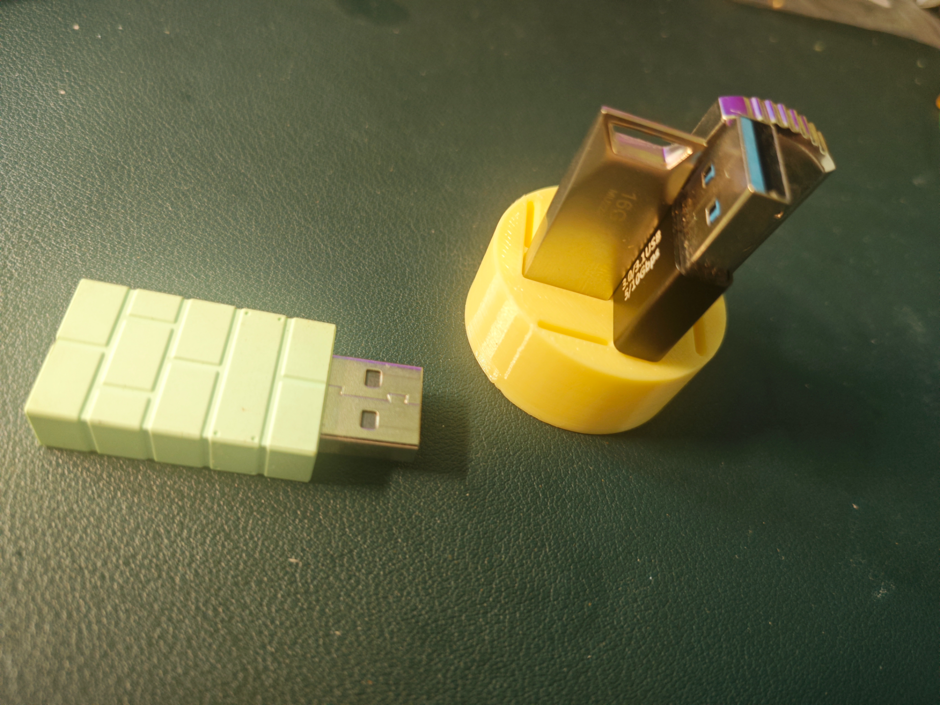 USB flash drive memory card storage box