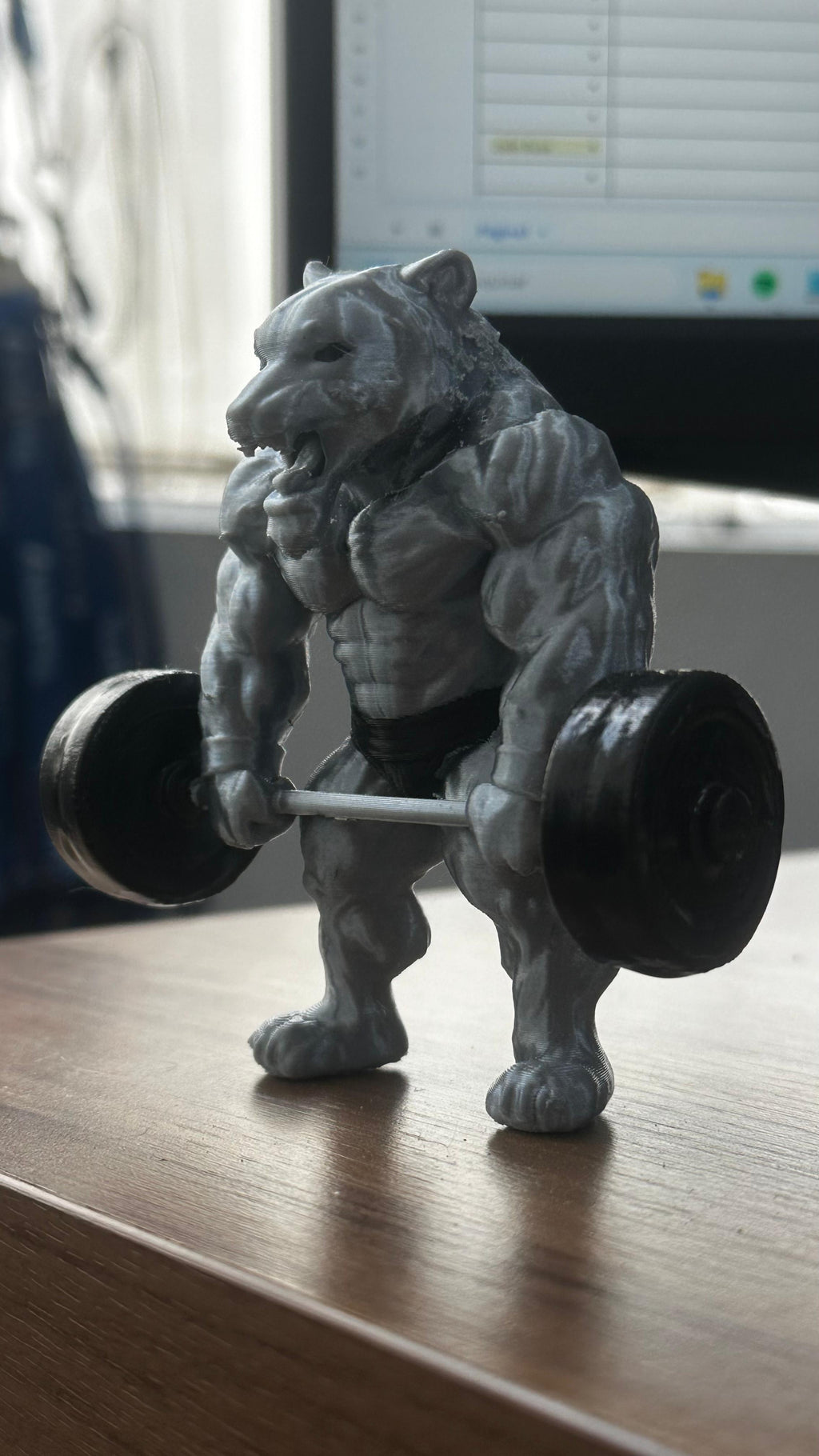 Miniatura 3D tigre musculoso halteres academia