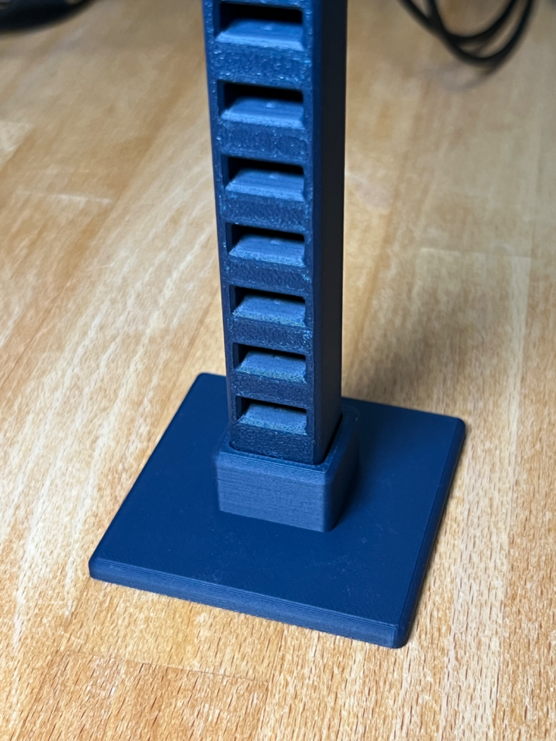 USB Tree - USB cable holder and desk stand