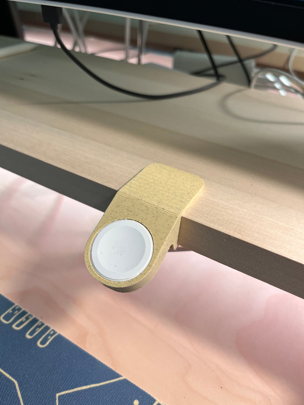 Apple Watch (AirPods) MagSafe desk shelf clamp