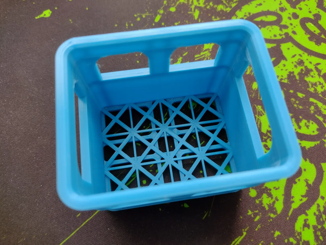 Customizable & stackable beer crate for batteries