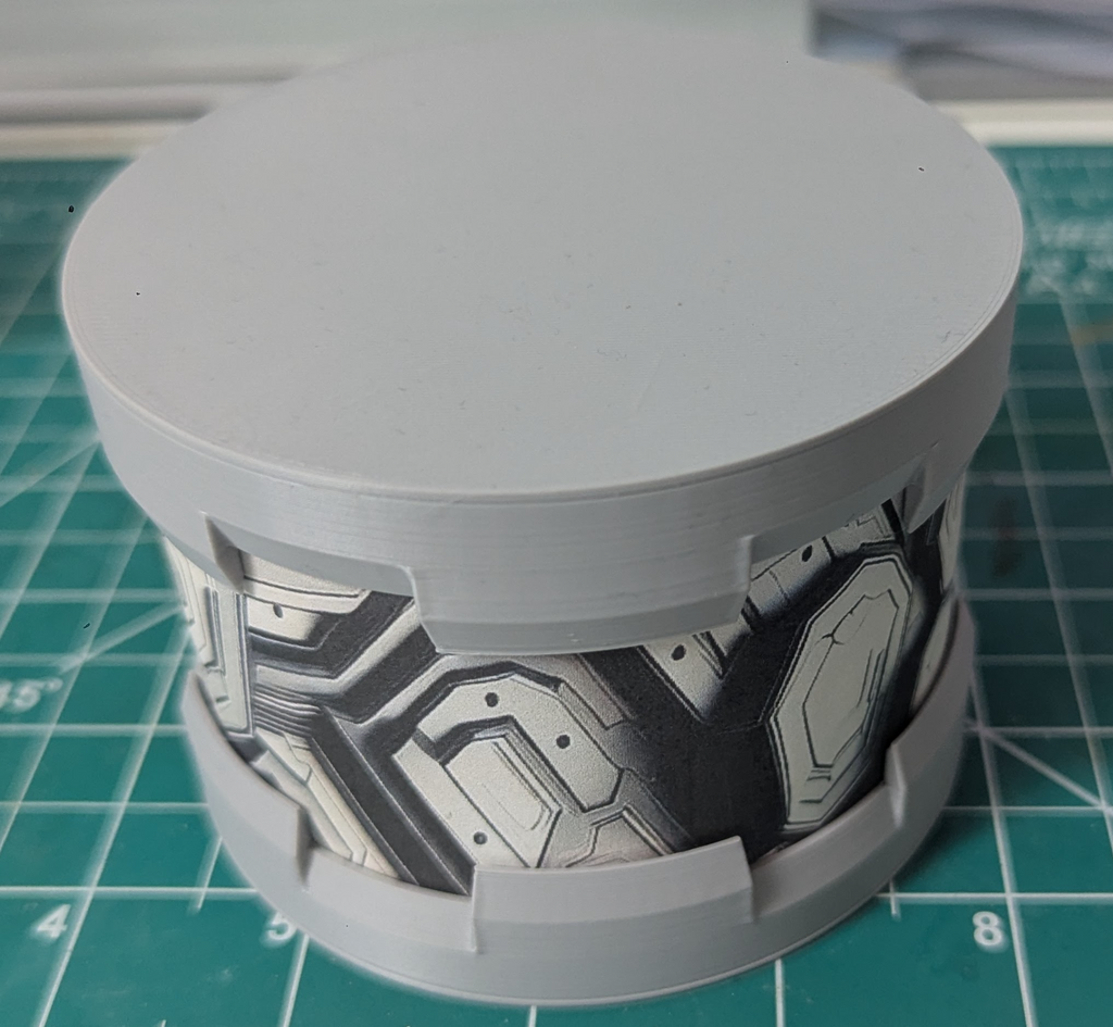 Overture spool core screw on container lid