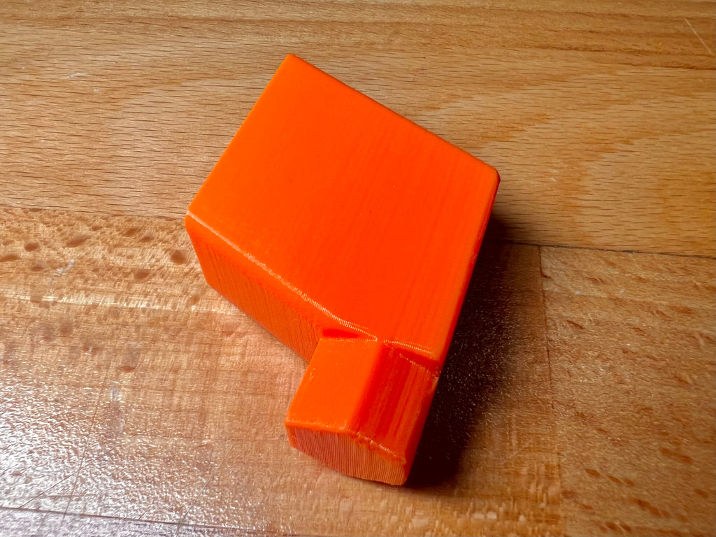 Honeycomb storage wall, Ellix cutter knife holder