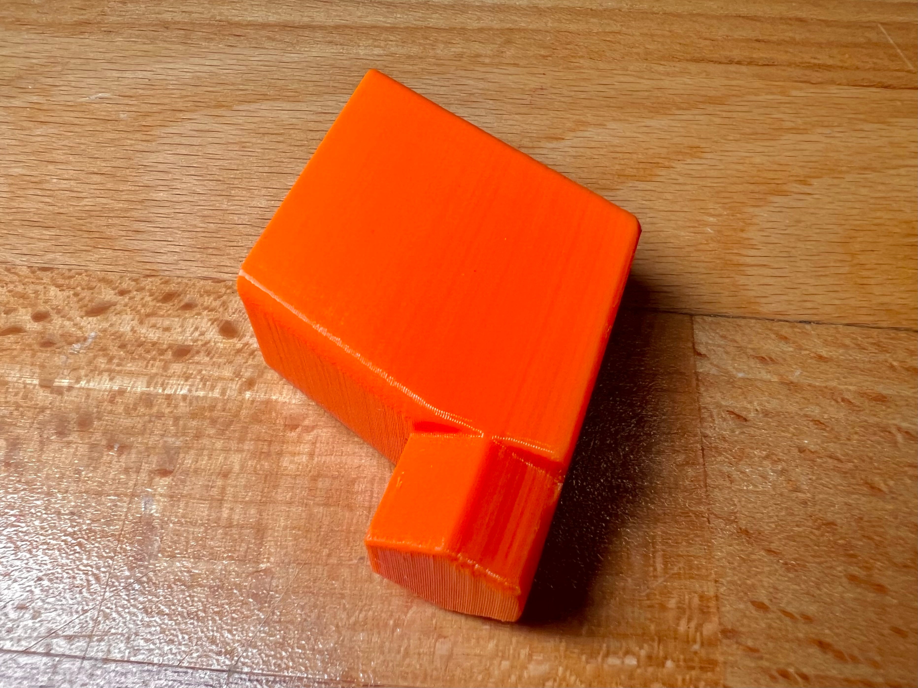 Honeycomb storage wall, Ellix cutter knife holder