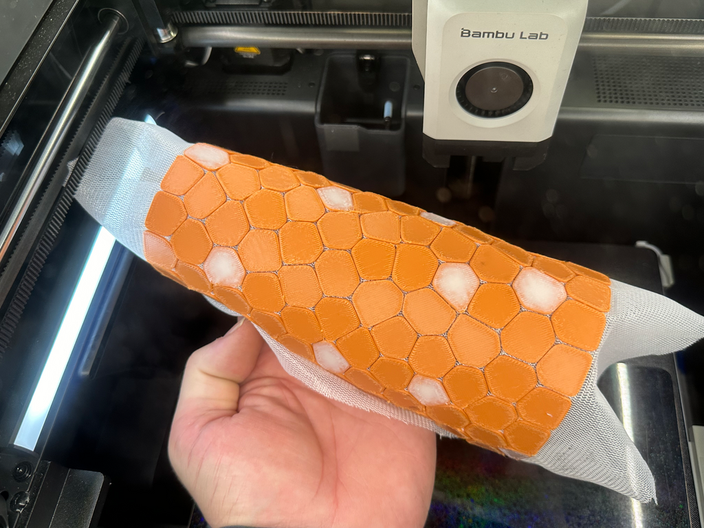 Revolutionizing Fabric Creation: 3D Printing Meets Laundry Nets for Stable and Flexible Masterpieces