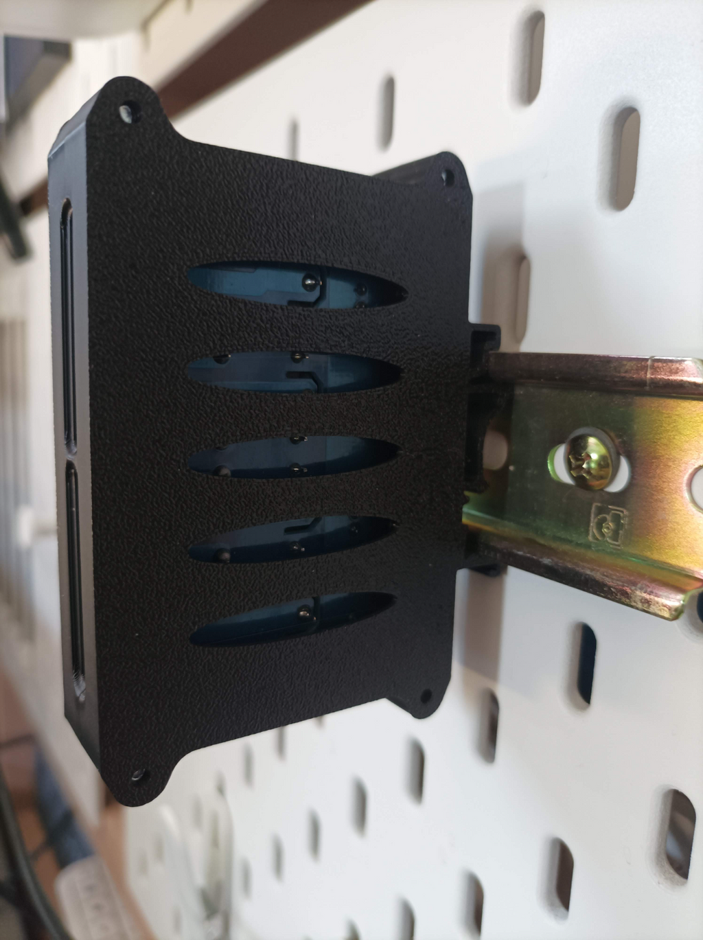 4-Channel Relay Module Case with DIN rail mount