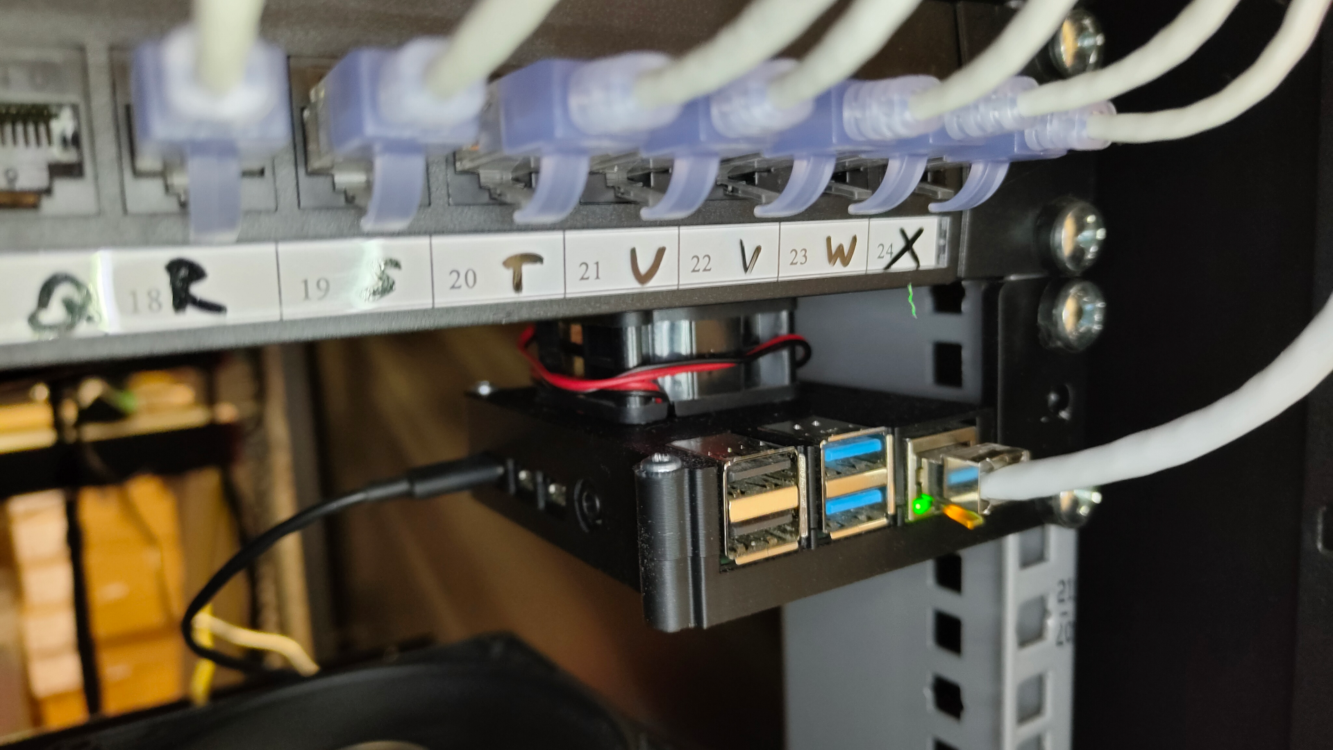 Raspberry Pi 4 Rack mount (with optional fan)