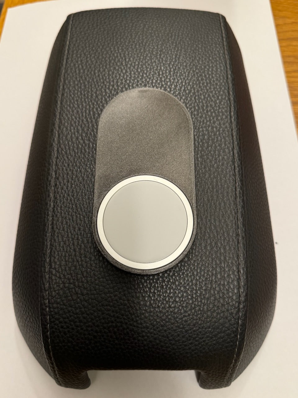 Magsafe mount for flat surfaces with hidden cable