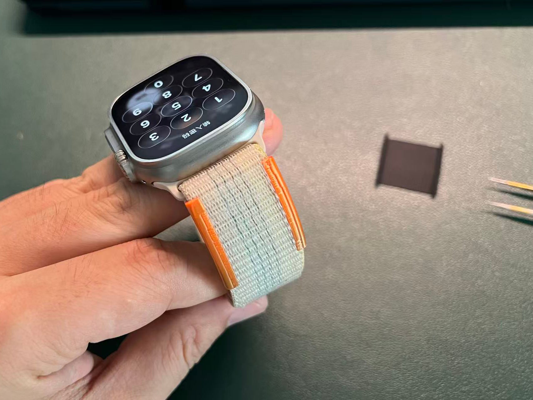 一个隐藏门禁卡到iwatch表带里的小配件，IC卡，CUID卡