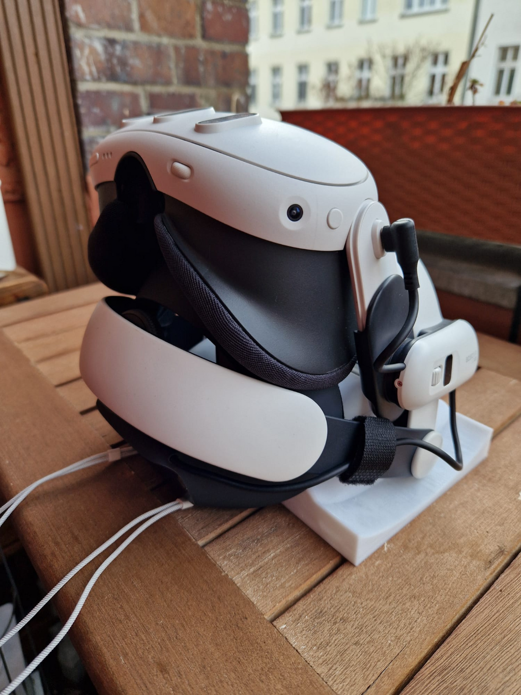Quest 3 - BOBO VR S3pro controller holder dock