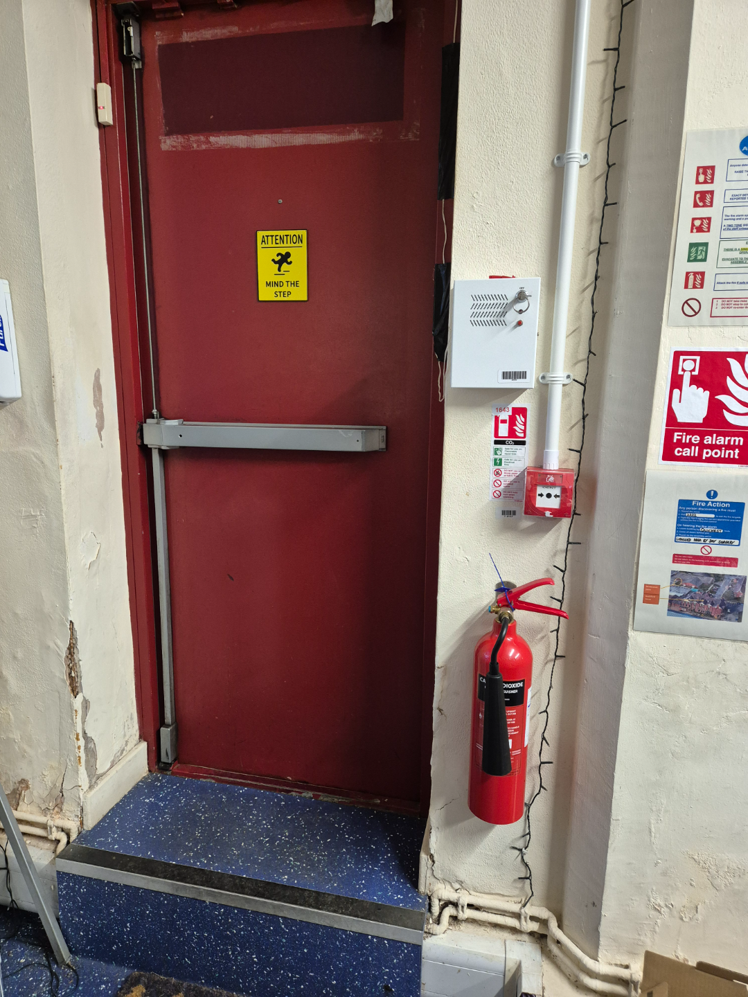Mind the Step sign