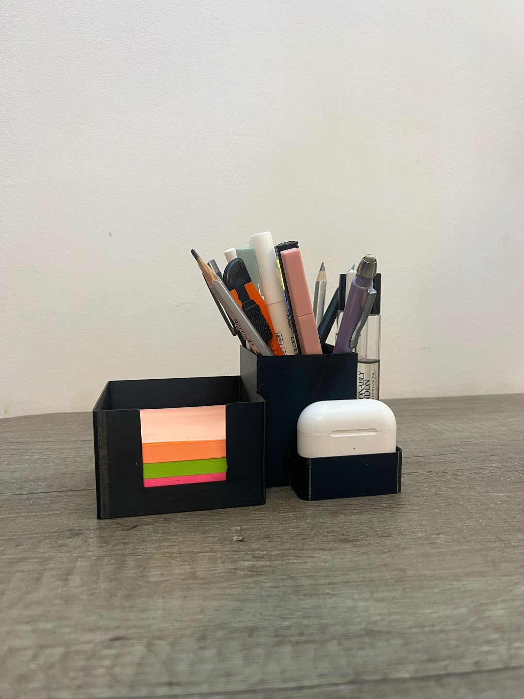Desk organizer: sticky notes, airpods and more