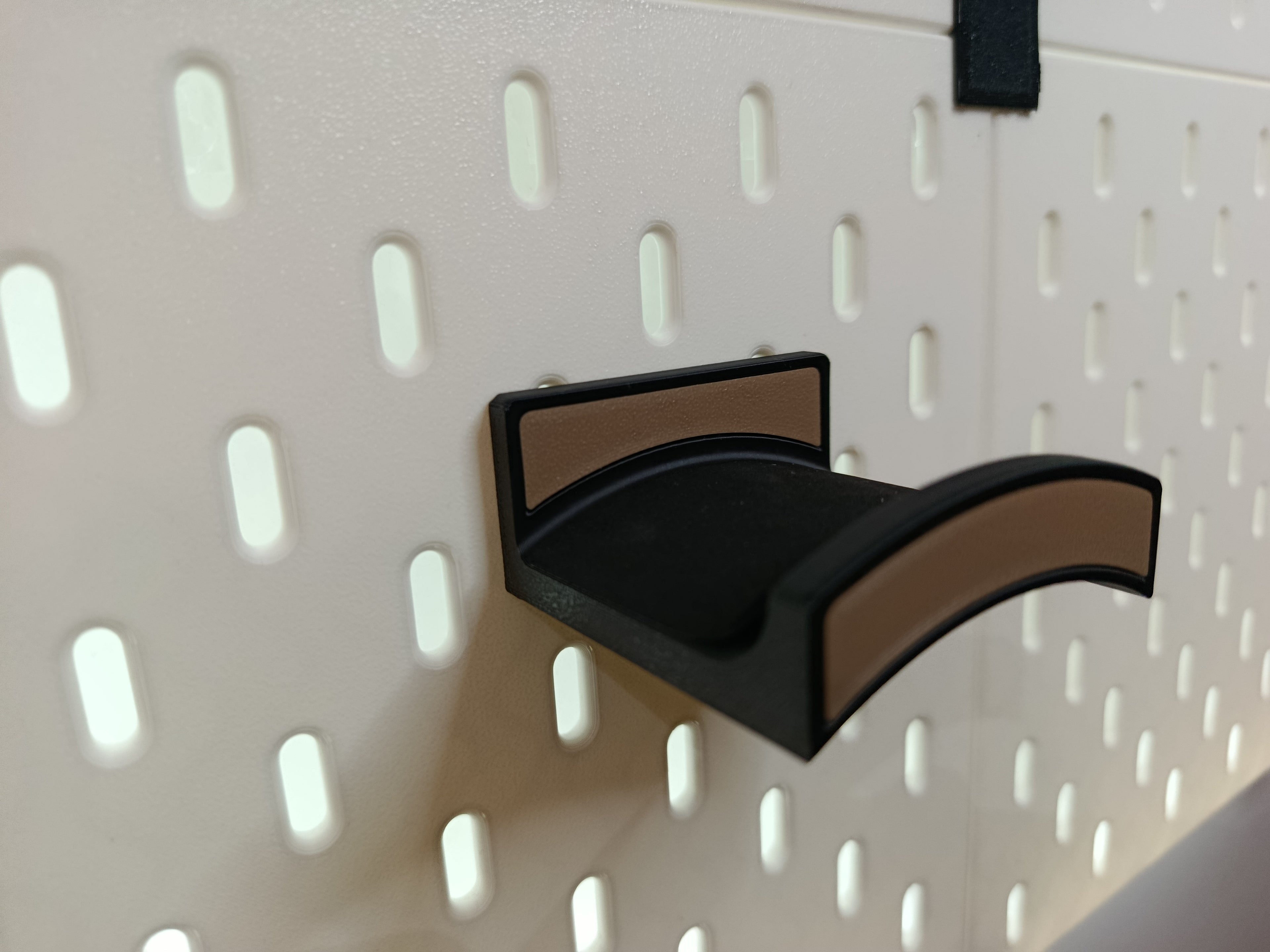 Universal headset stand for IKEA SKADIS