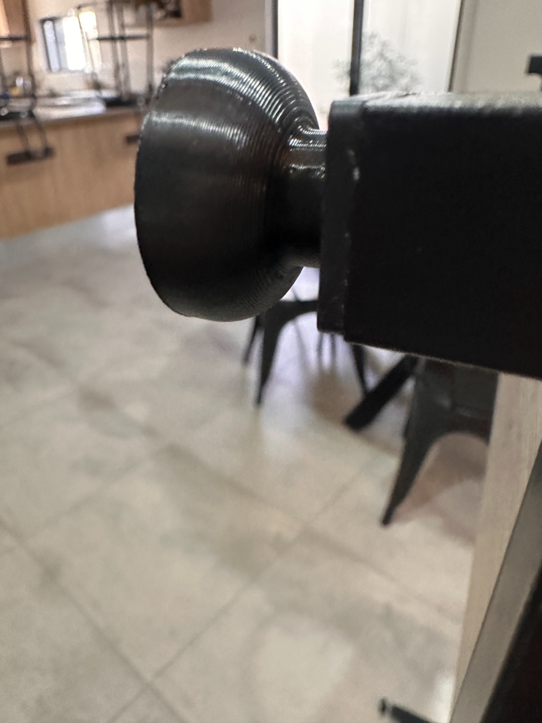 Leveling feet and hole for 6mm