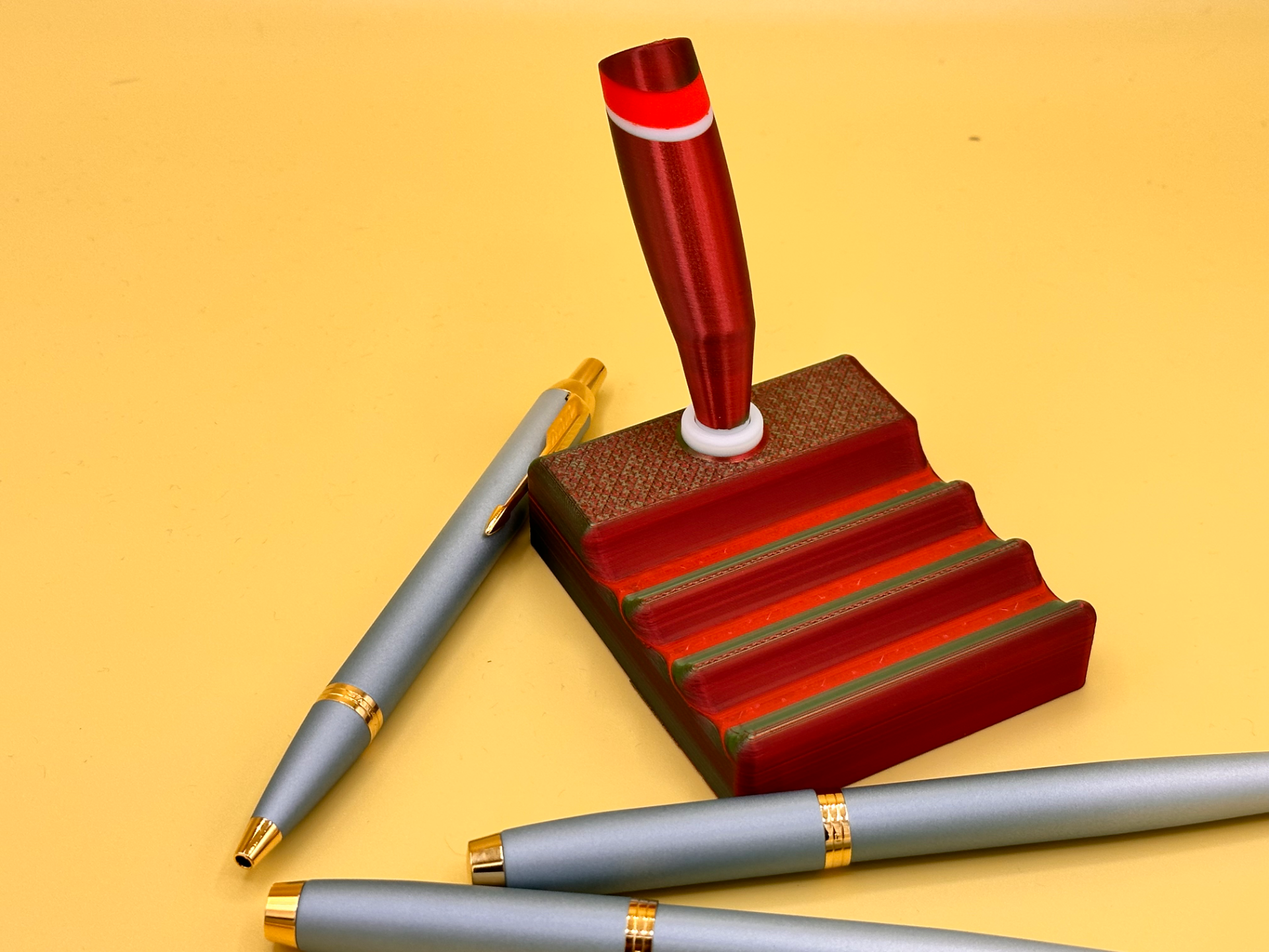Fountain Pen Stand with Horizontal Pen Holder