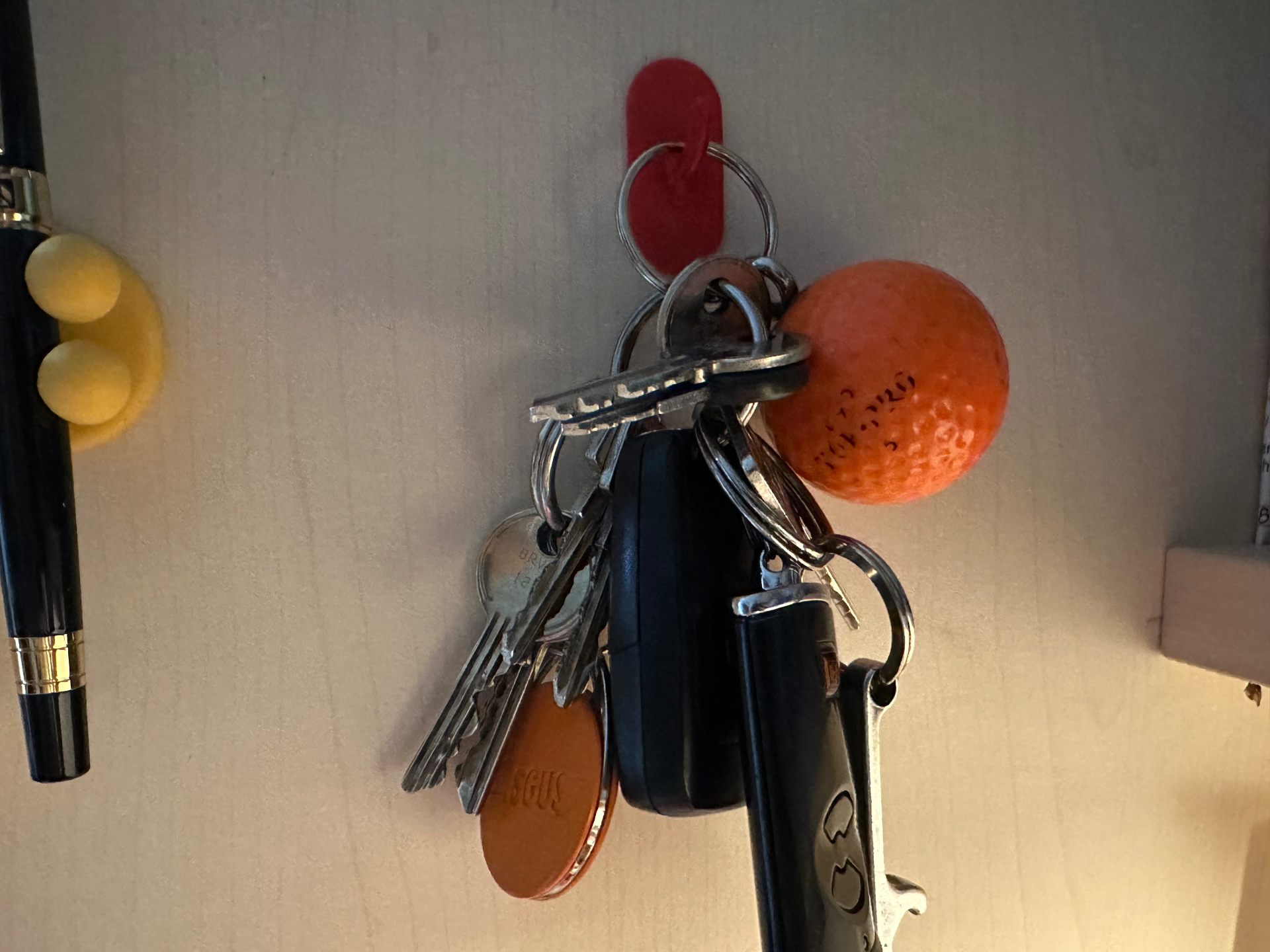 Adhesive Hook / Klebehaken
