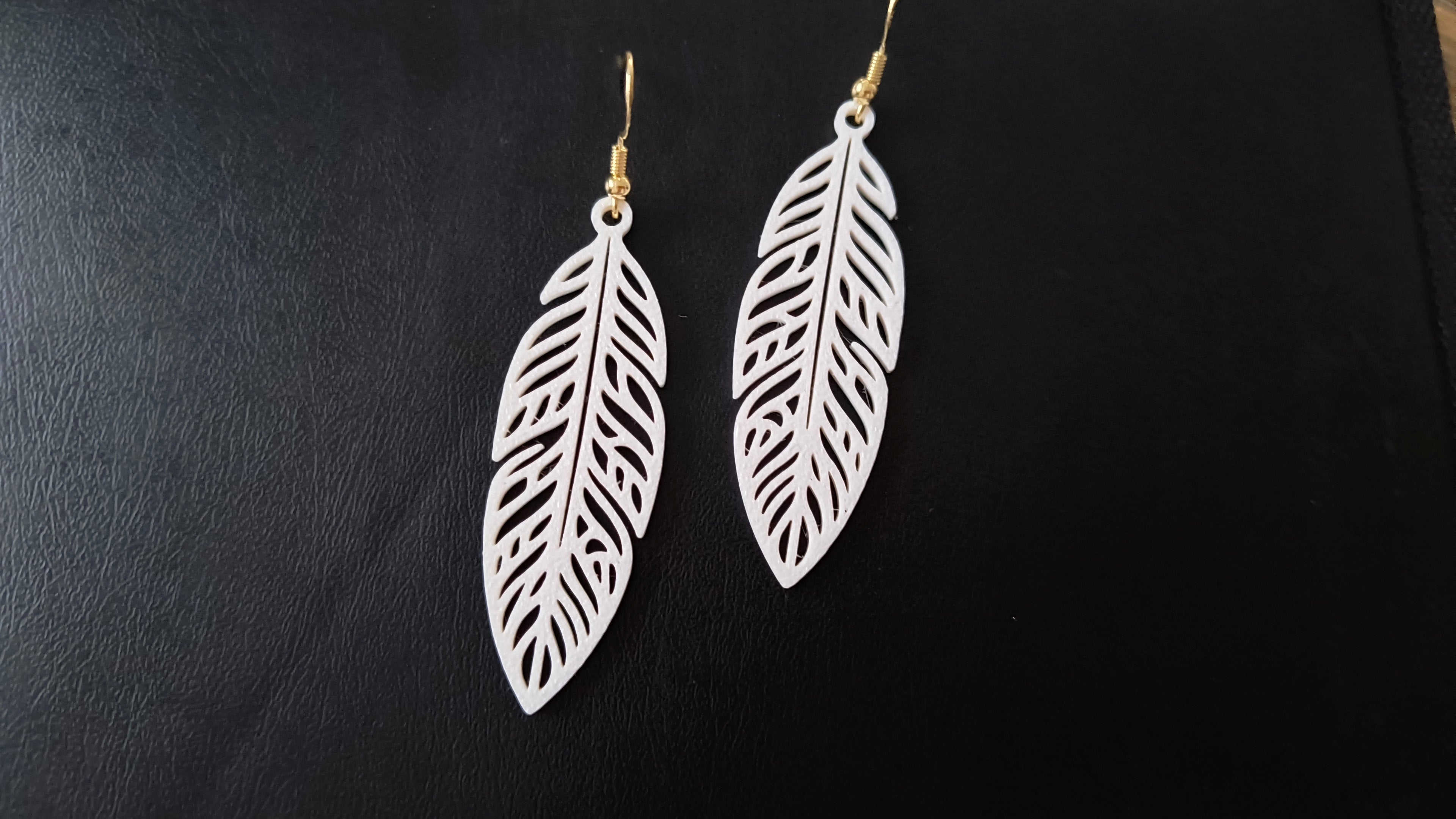 4 different elegant feather earring (free to sell)