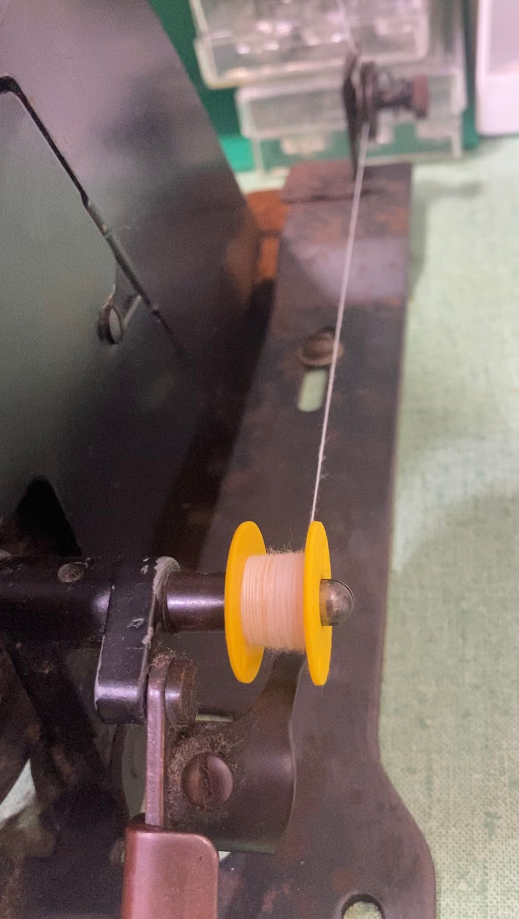L-Style Bobbins with Case