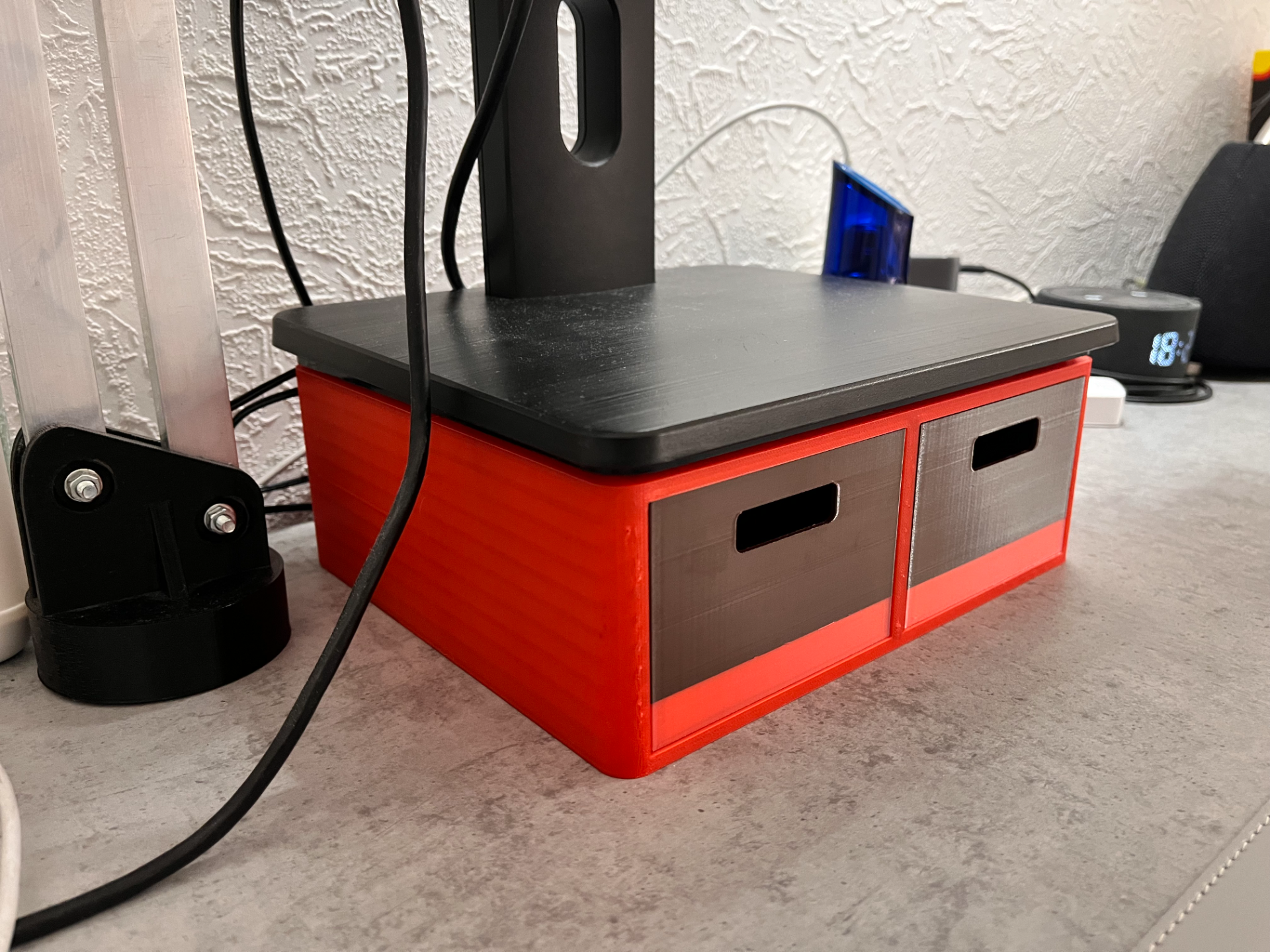 Monitor stand / support