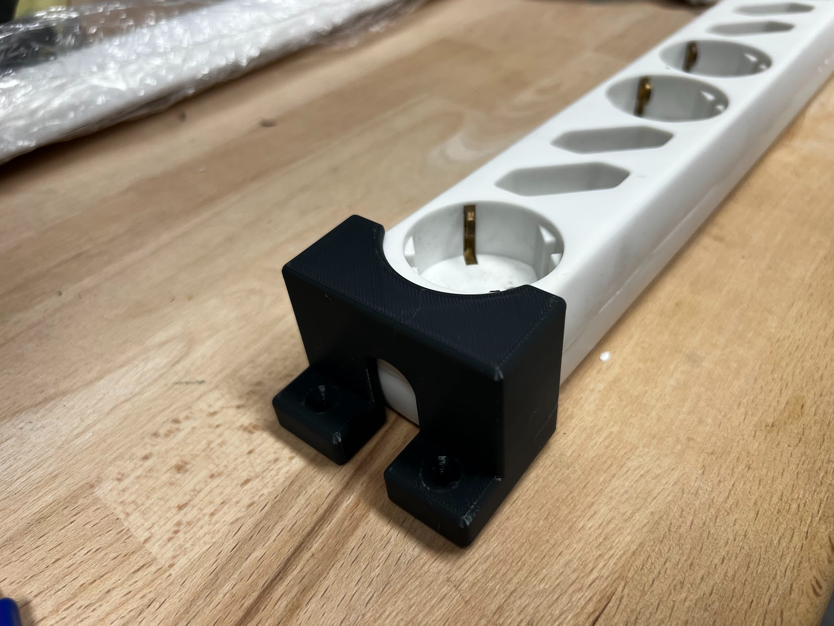 Powerstrip mounting brackets