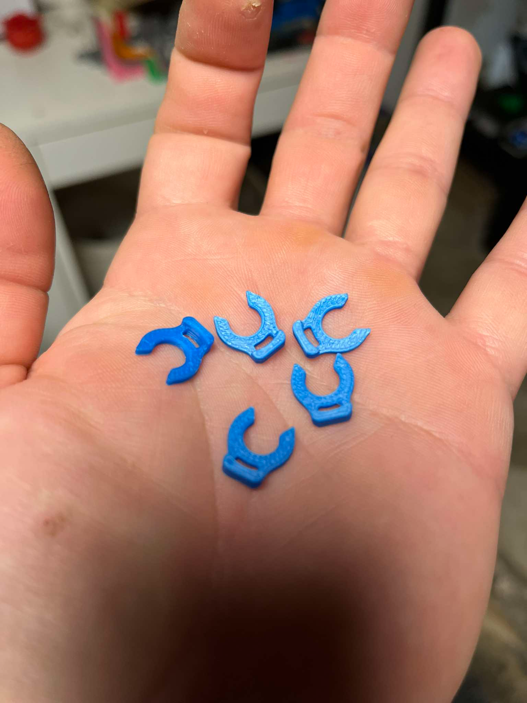 Clips to secure the bowden of the filament