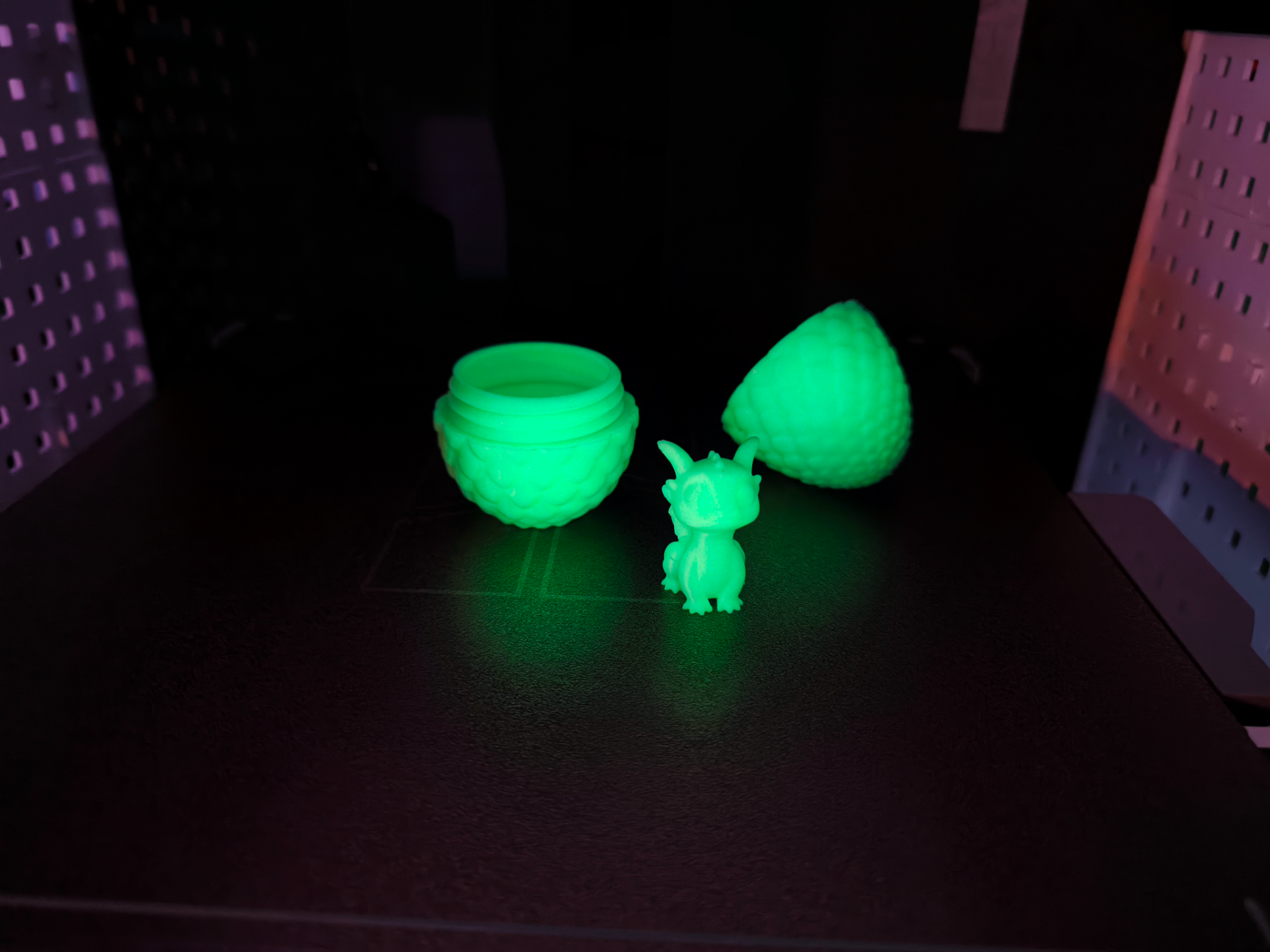 dragon egg with magnetic dragon baby