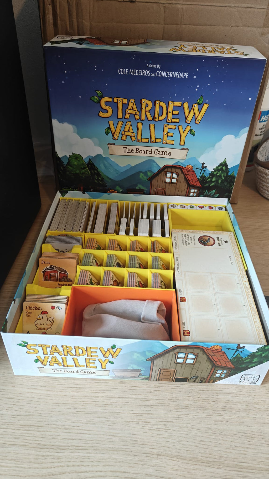 Stardew Valley board game insert + meeples
