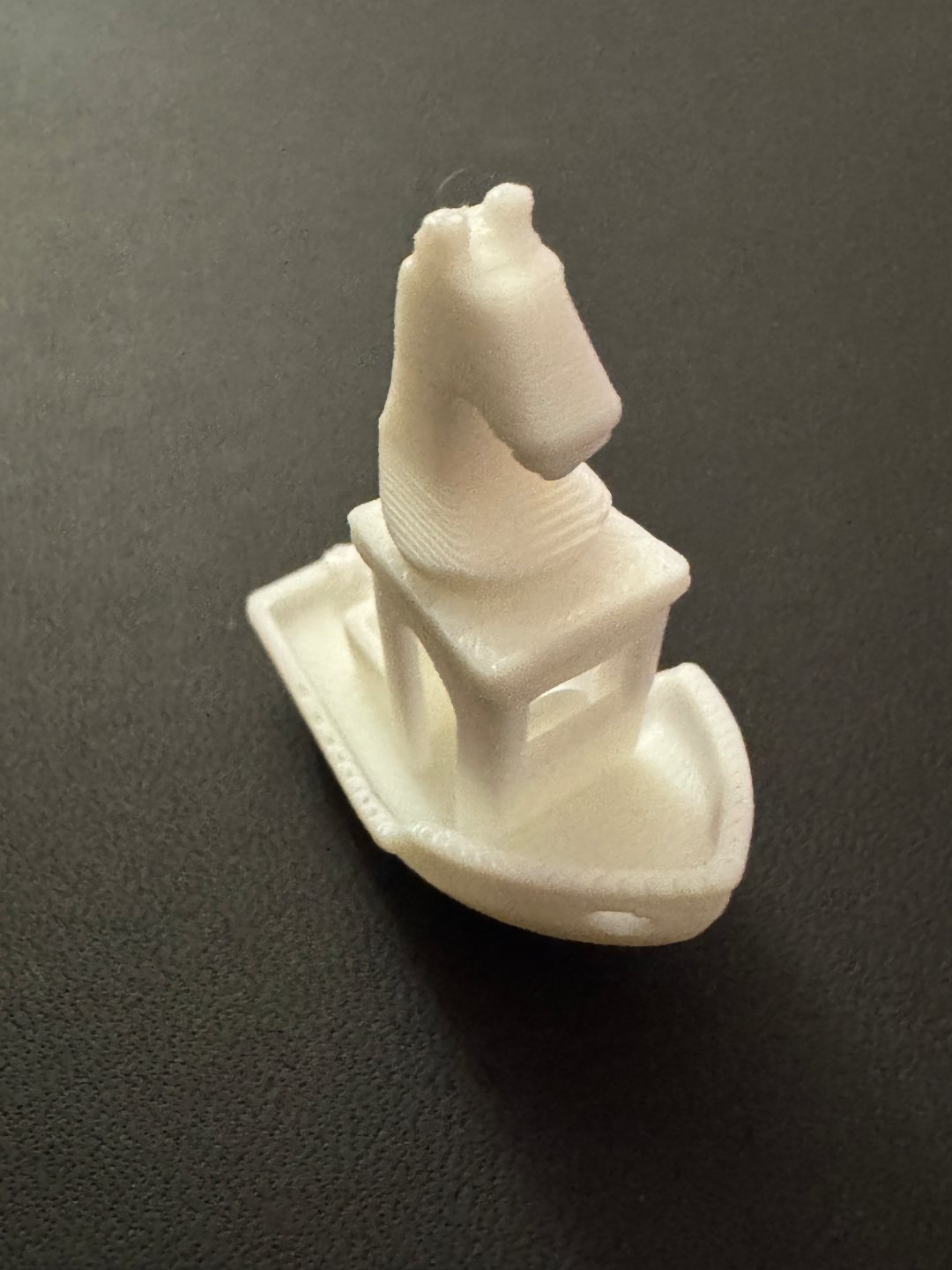 Benchychess - a chess set which is benchy themed