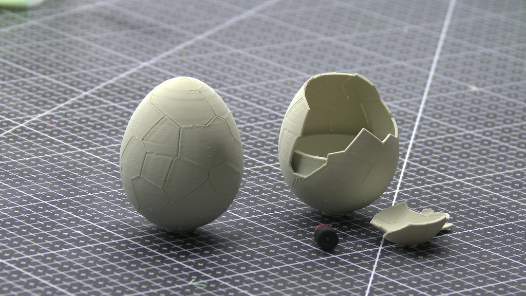 breakable Easter egg with cracks