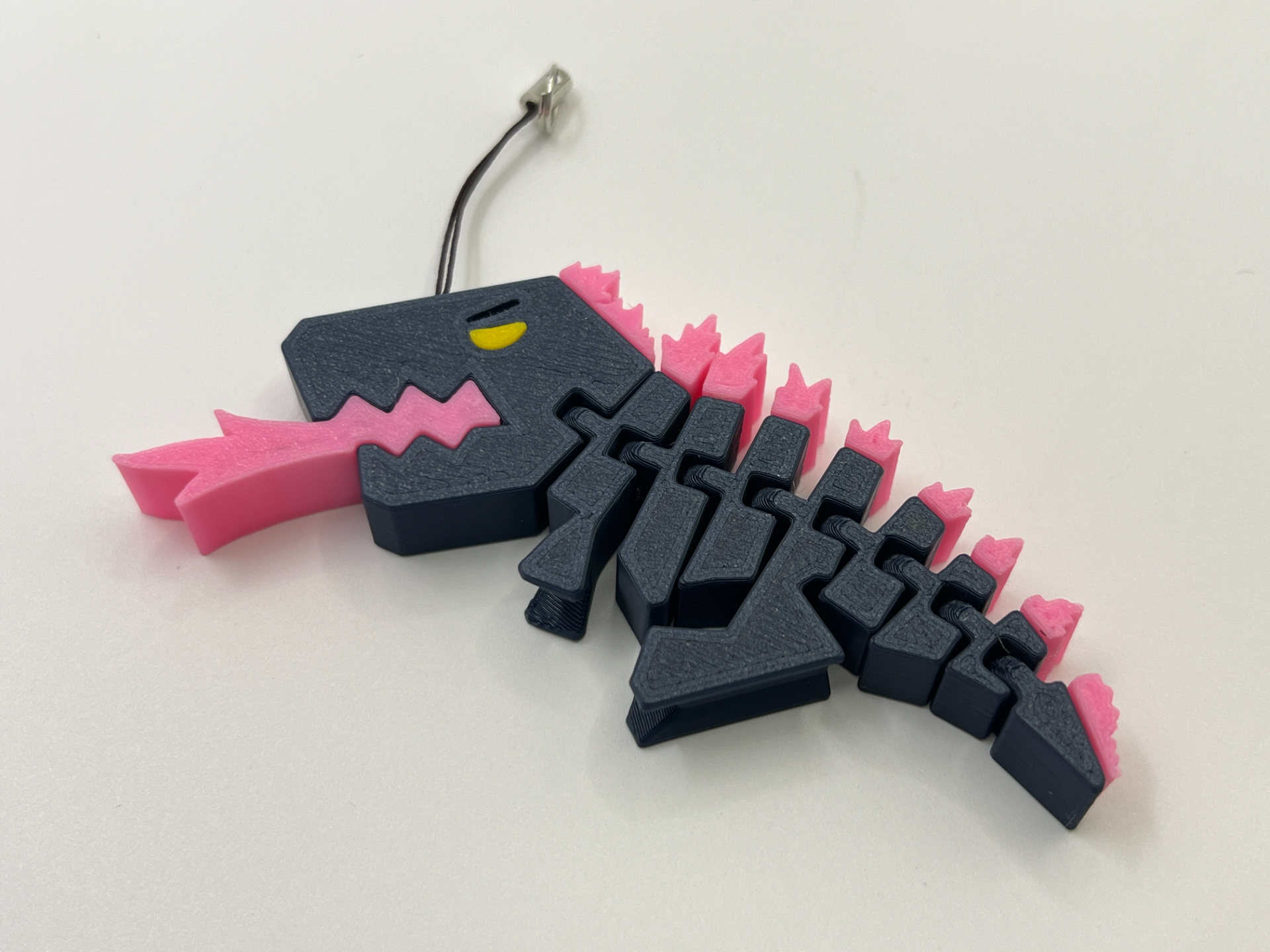 T-Rex cosplay as pink Godzilla-扮演哥斯拉的霸王龙