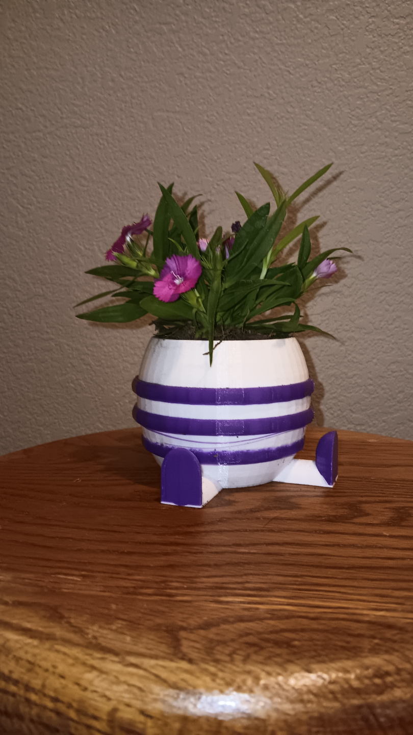 Cute sitting pot.