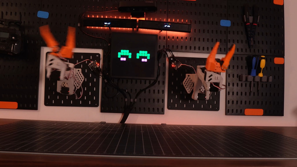 Qubit, The Desk Robot