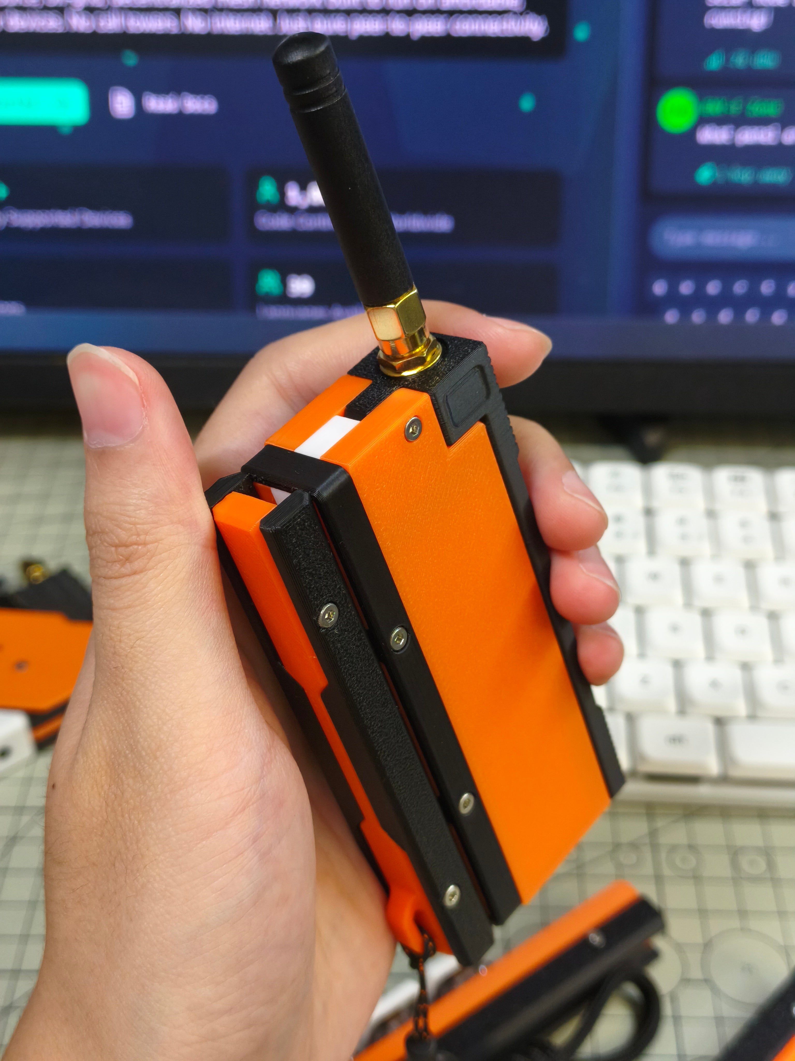MeshSlide - Modular Meshtastic Case for Heltec V4