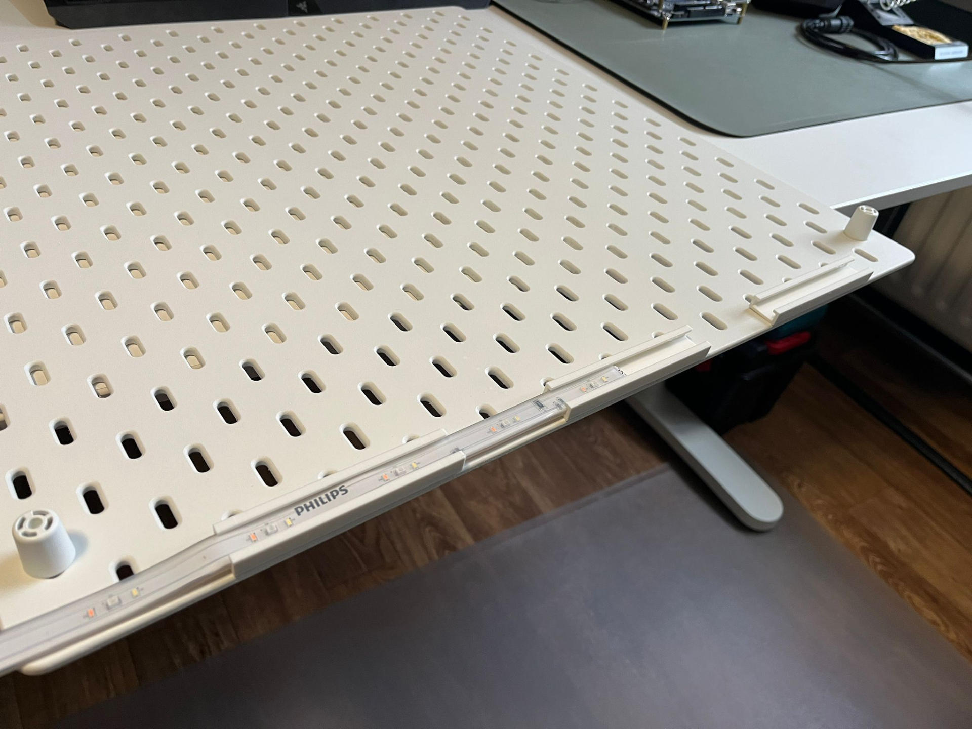 Philips Hue LightStrip Plus Mount for Ikea SKÅDIS