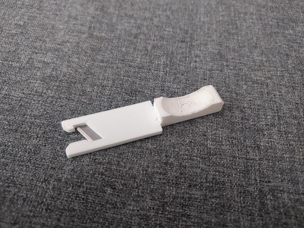 Filament cutter (only 18mm snap off blade needed)