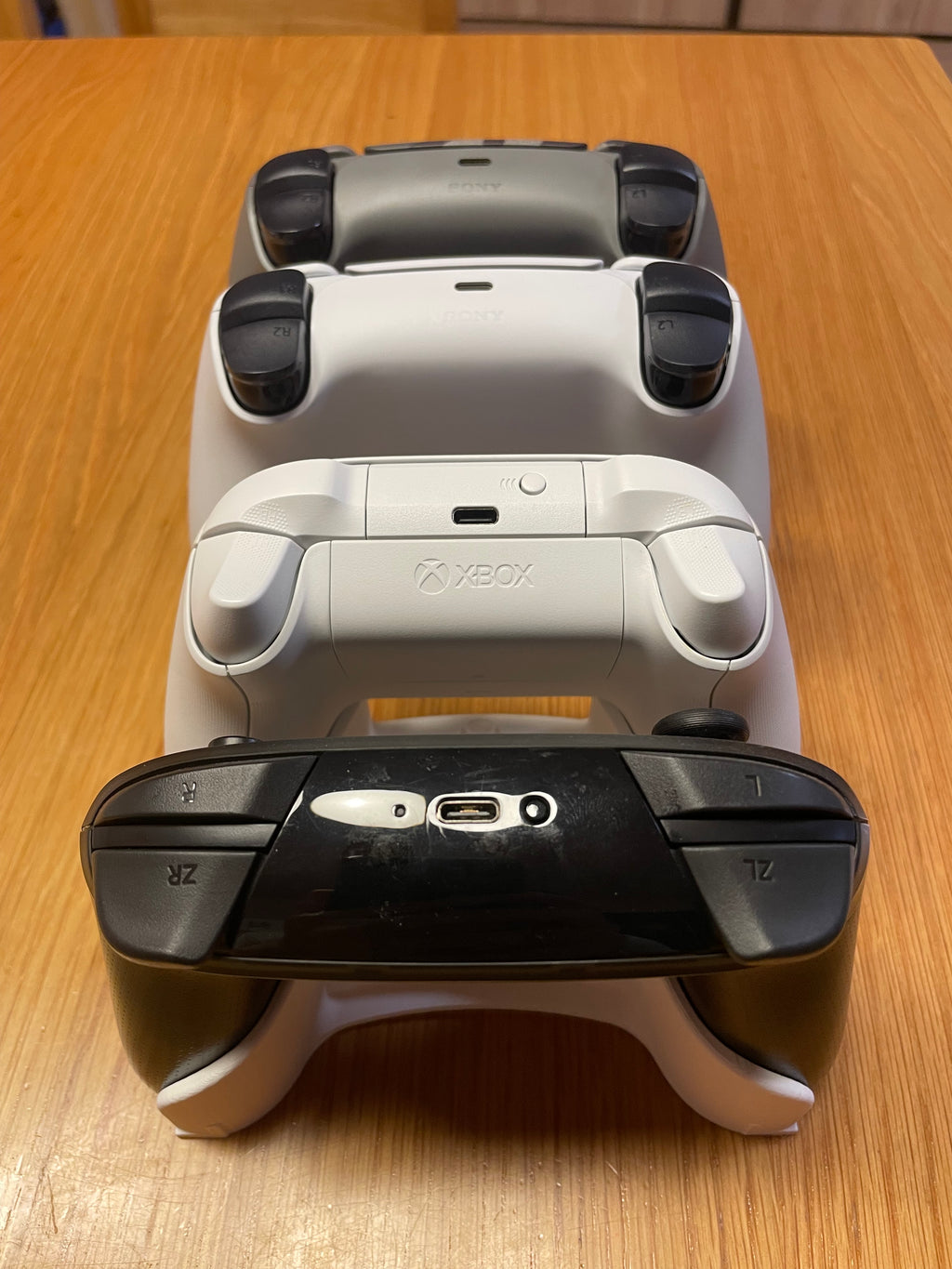 4 in 1 controller Stand(3 PS5/Xbox + 1 Switch pro)
