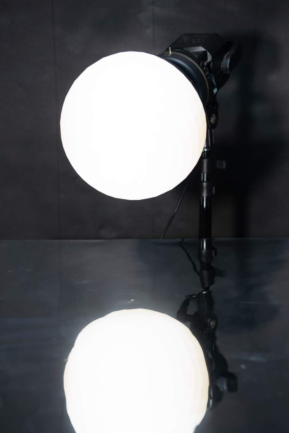 Bowens Reflector, soft box, Lantern, Beauty Dish