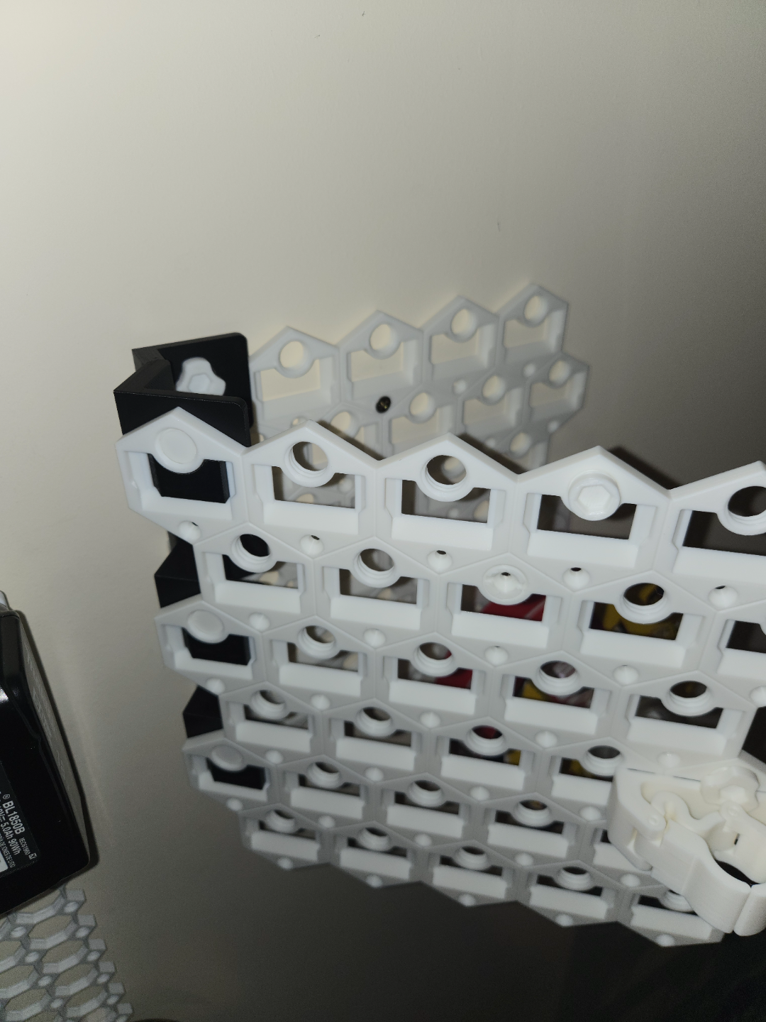 Version 1 hinges for GOEWS tiles