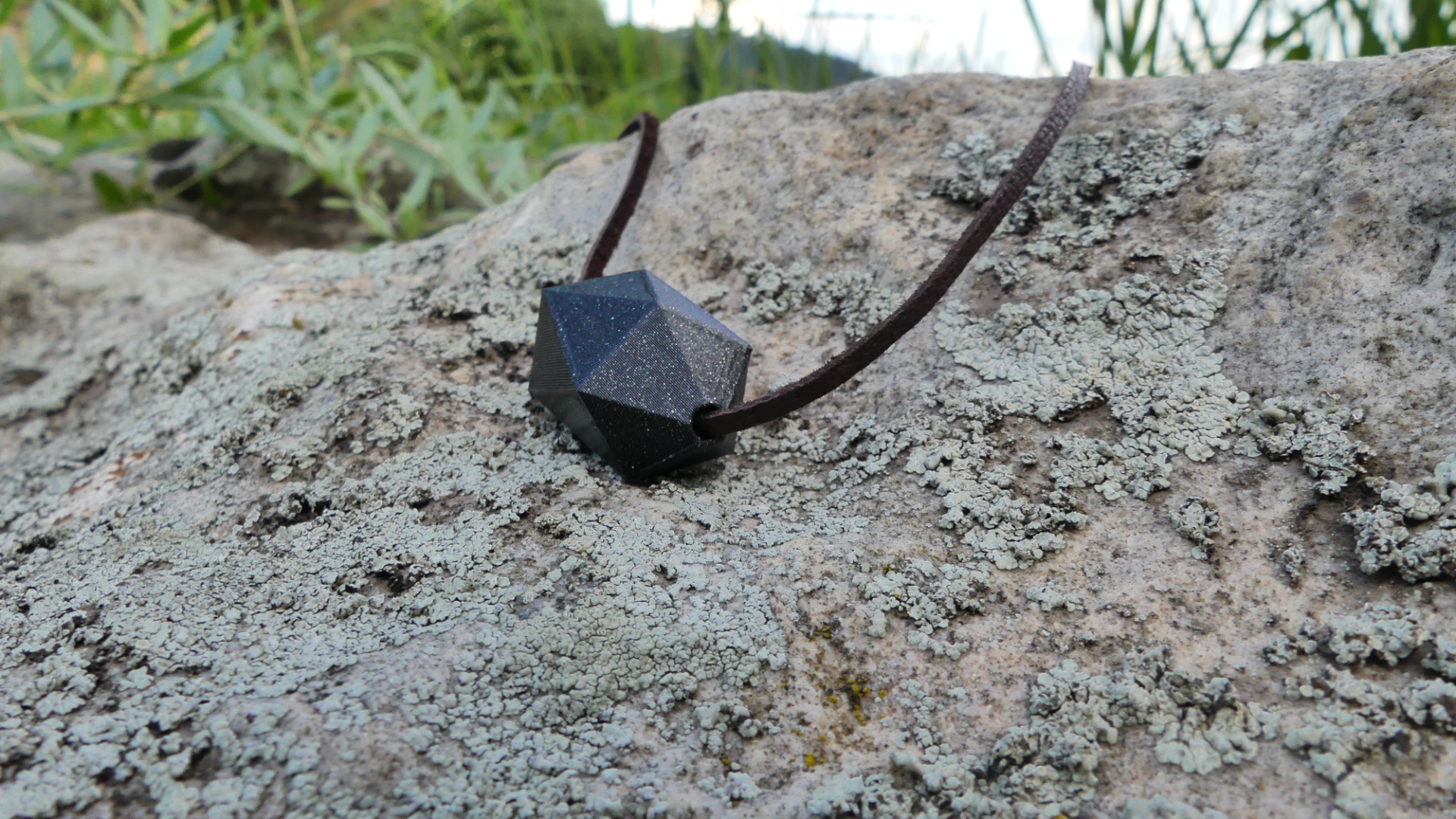 Decorative necklace twenty-sided