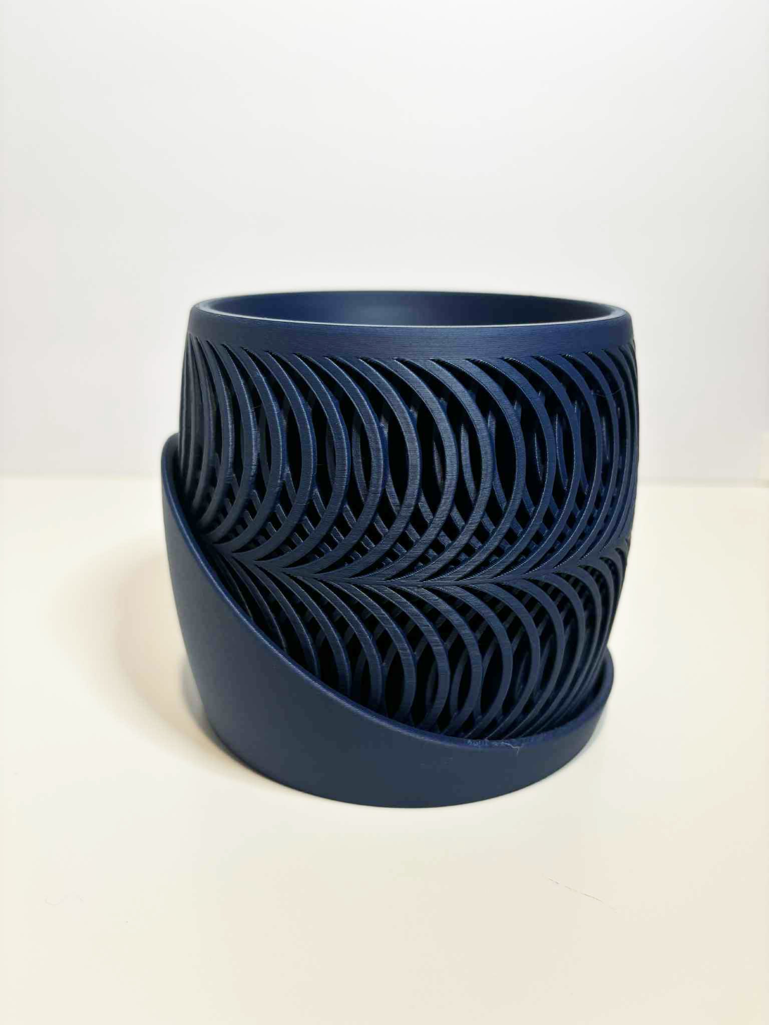 Double wave planter with drip tray