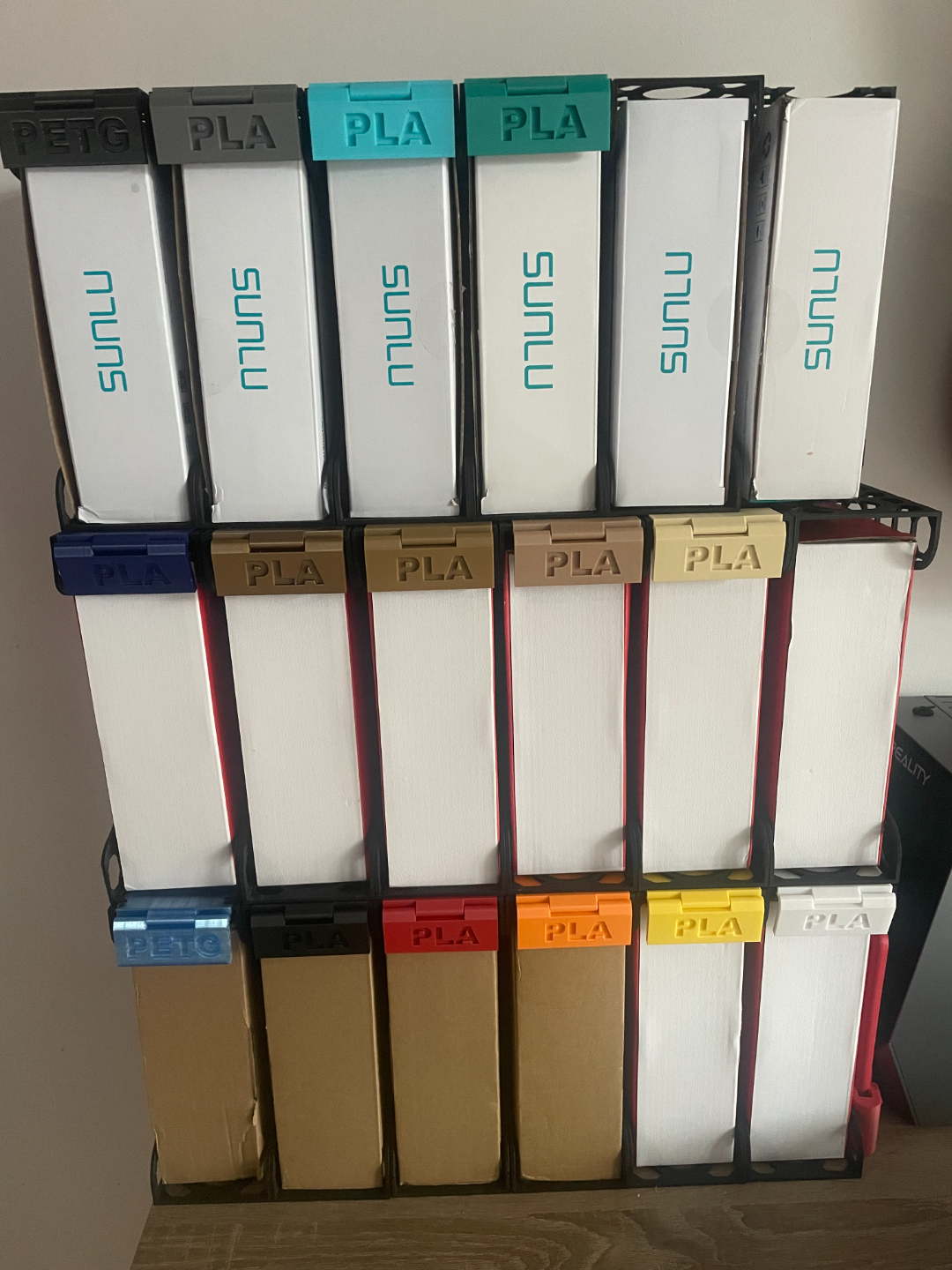 Badge (labels) filament for filament storage