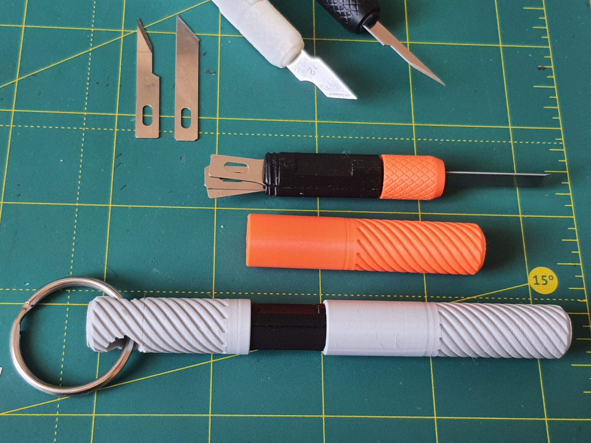 Compact hobby knife
