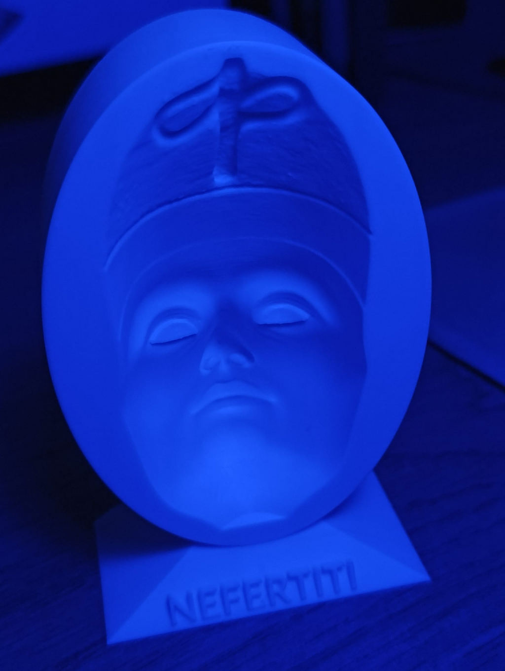 Nefertiti 3d mask illusion