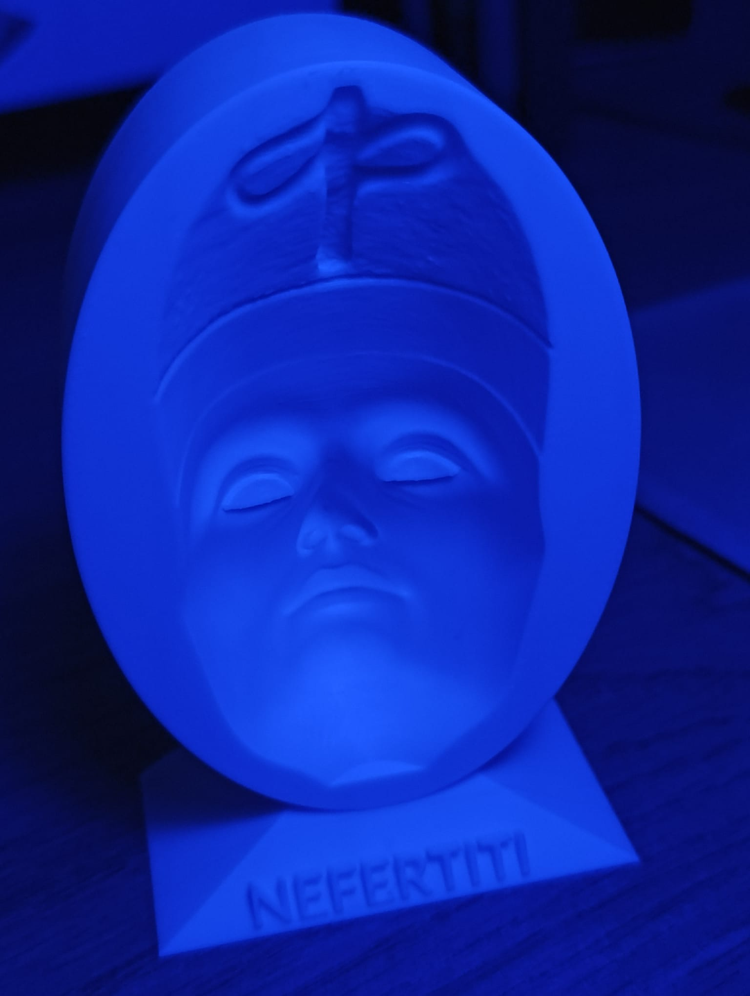 Nefertiti 3d mask illusion