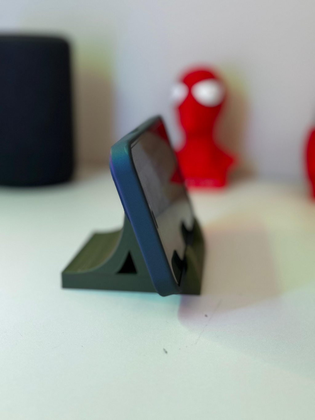 Stand for generic iPhone pro and pro max