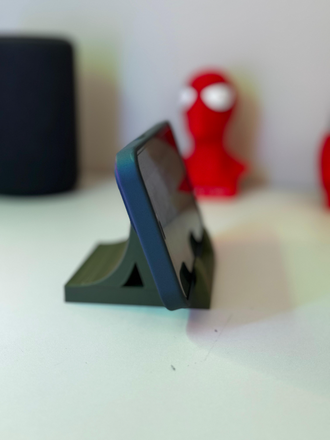 Stand for generic iPhone pro and pro max