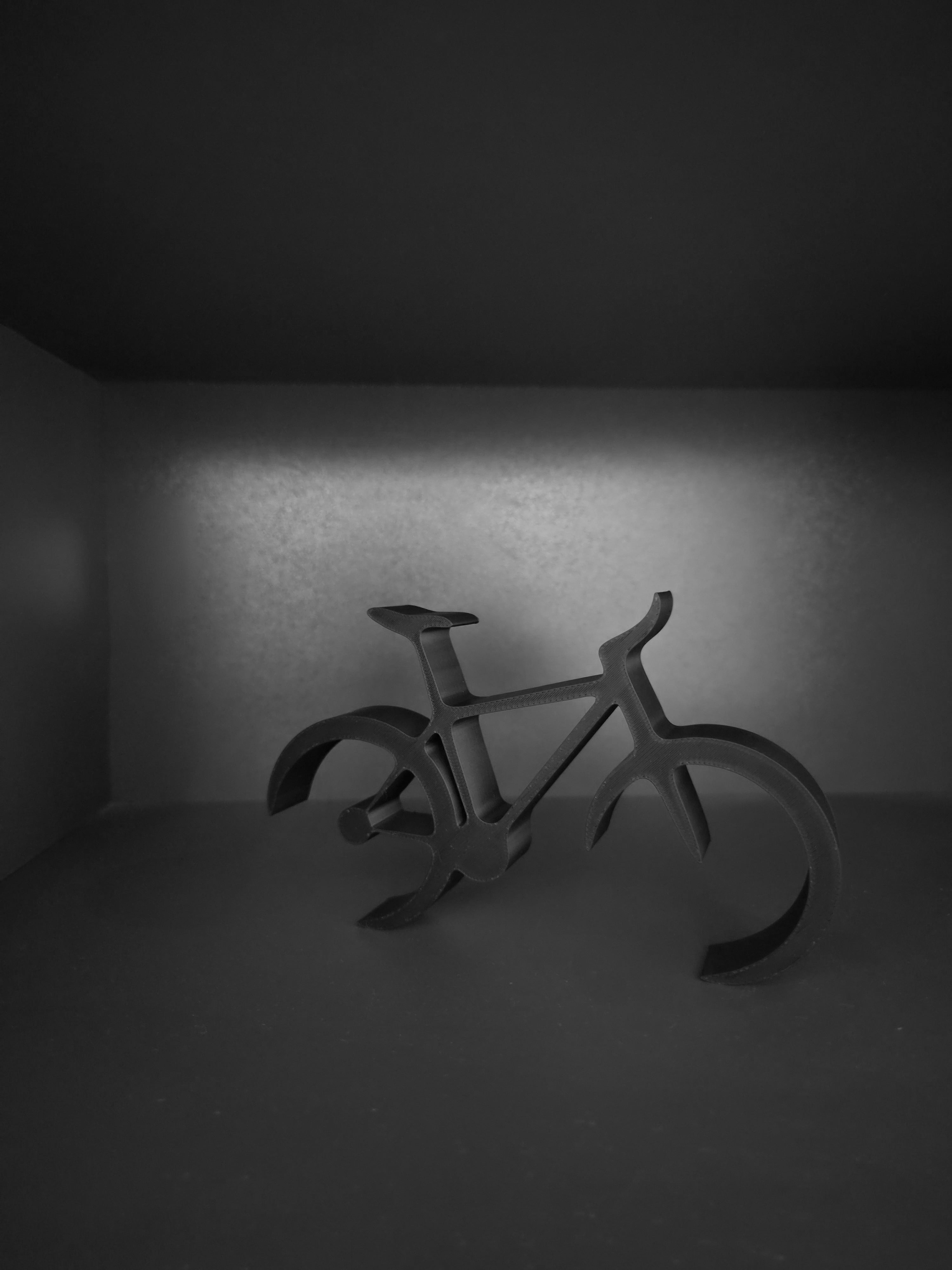 Scultura di Bicicletta in Design Astratto