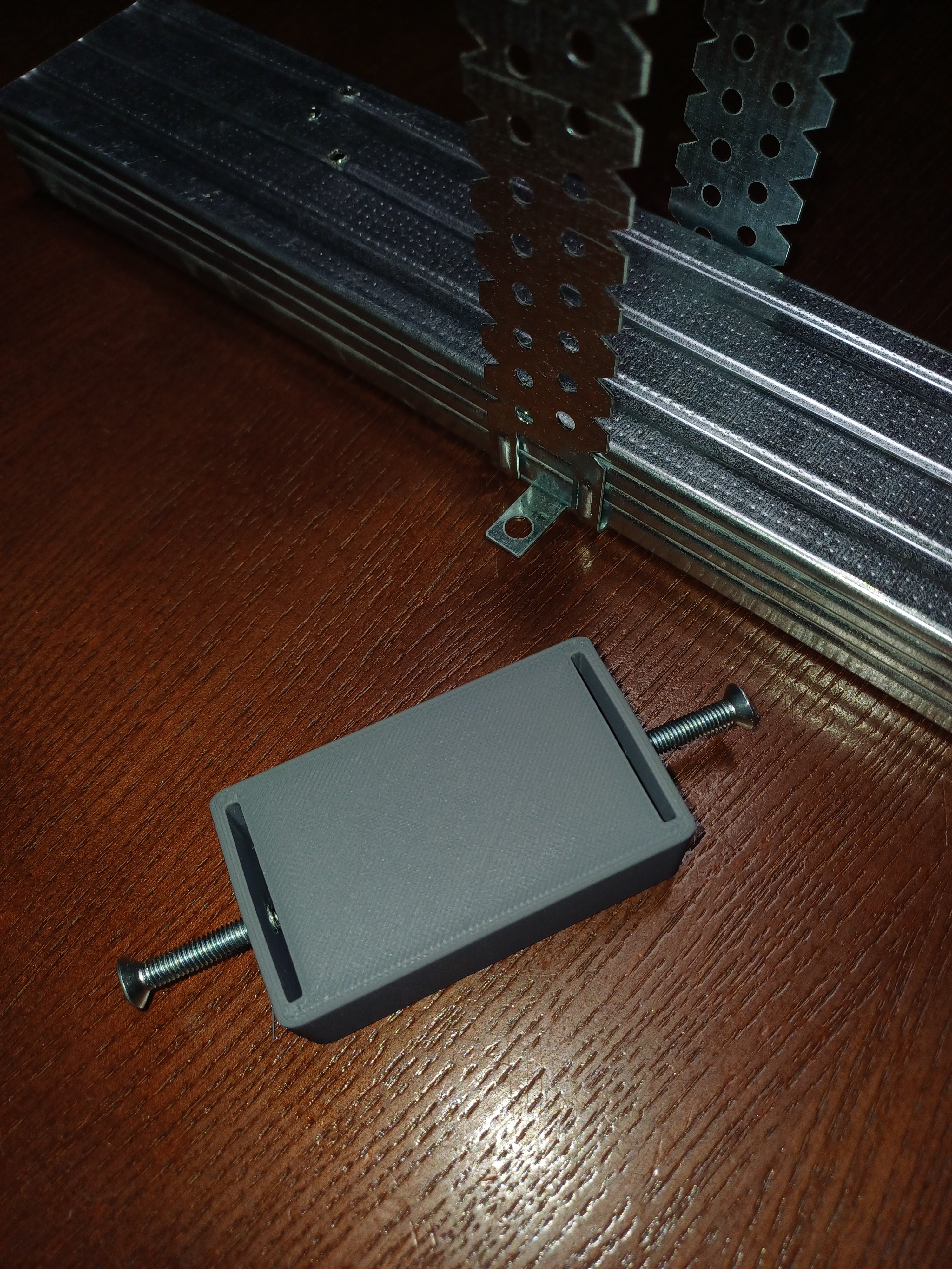 ,,Krab'' Metal profile mount holder