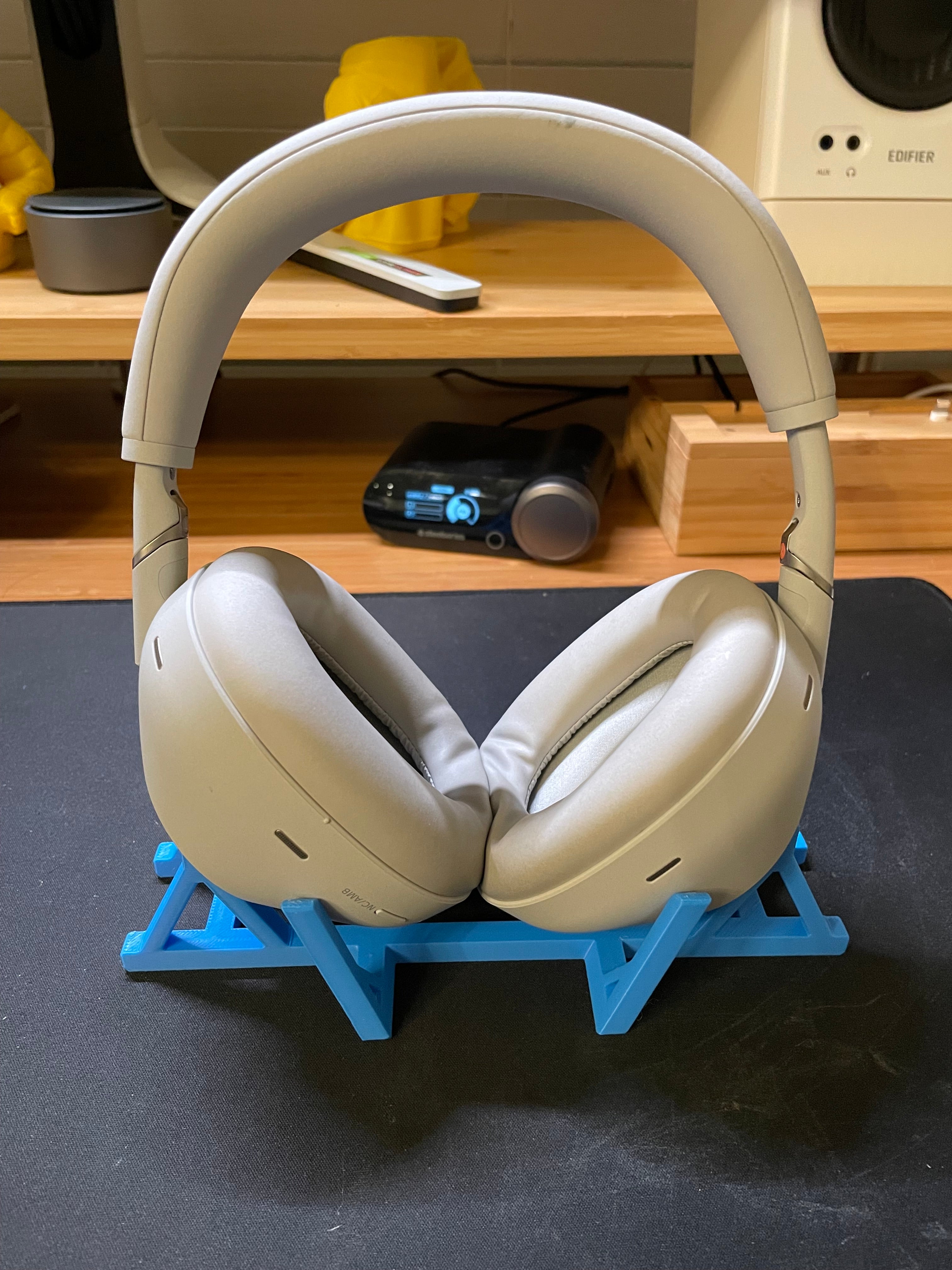 Simple Headphone Stand