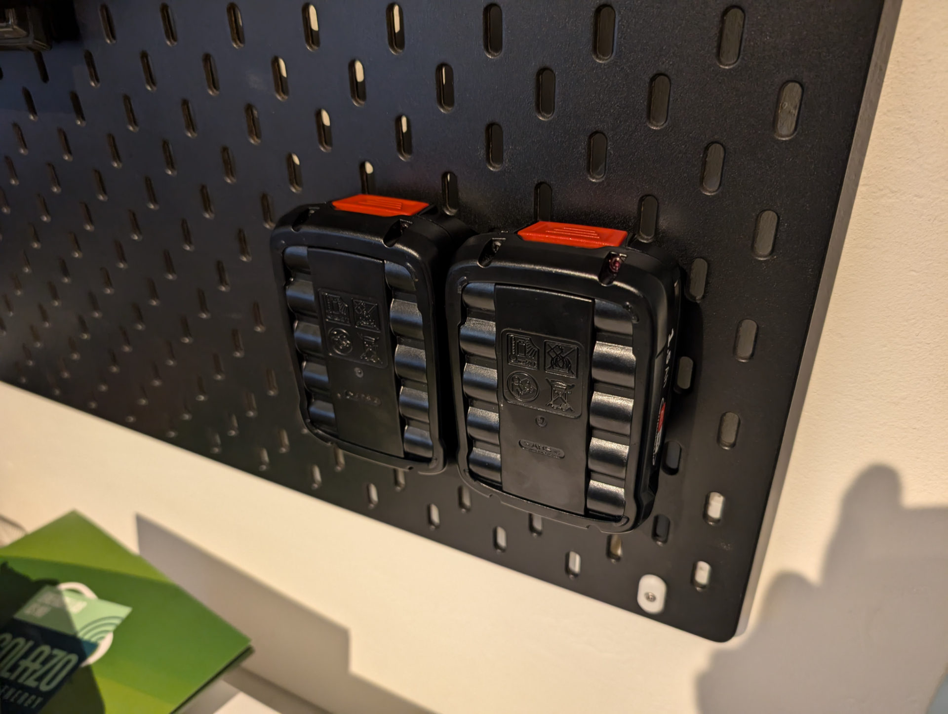 Bosch Green DIY 18V Battery Mount Skadis